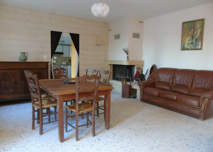 La Maison De L'ormeau Hébergement de vacances *