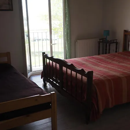 בית נופש La Maison De L'ormeau מונטובן