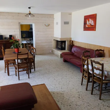 La Maison De L'ormeau מונטובן