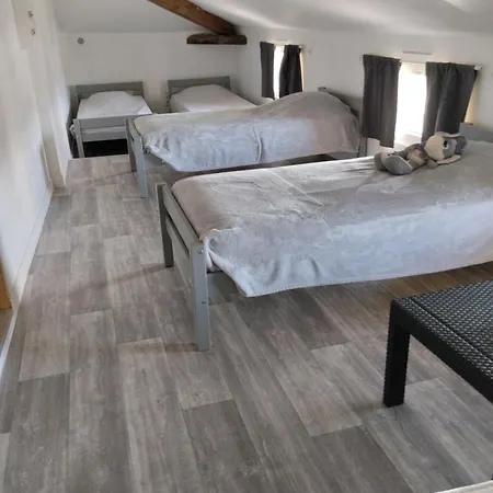 בית נופש La Maison De L'ormeau מונטובן