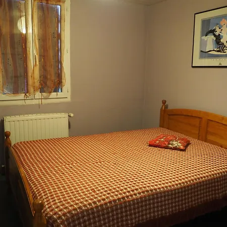 La Maison De L'ormeau מונטובן