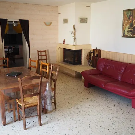 La Maison De L'ormeau מונטובן