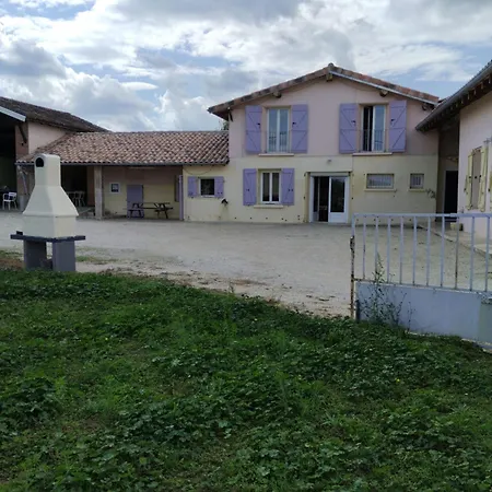 בית נופש La Maison De L'ormeau מונטובן