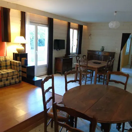 La Maison De L'ormeau מונטובן