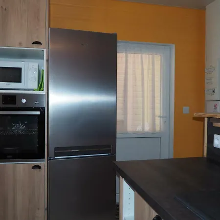 La Maison De L'ormeau בית נופש מונטובן